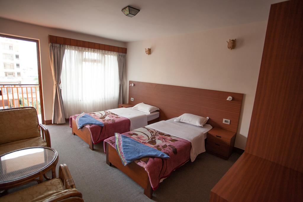Maya Guest House Thimi Buitenkant foto