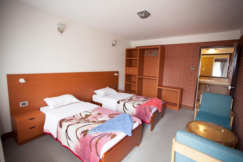 Maya Guest House Thimi Buitenkant foto